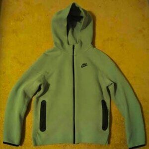 Nike Sportswear Tech Fleece Windrunner medium olive - Boys XL - Style FD3285-330